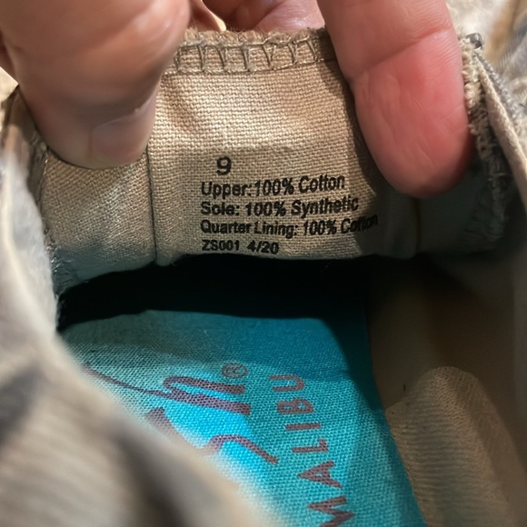 Blowfish slip on tennis shoe size 9 - Picture 3 of 5